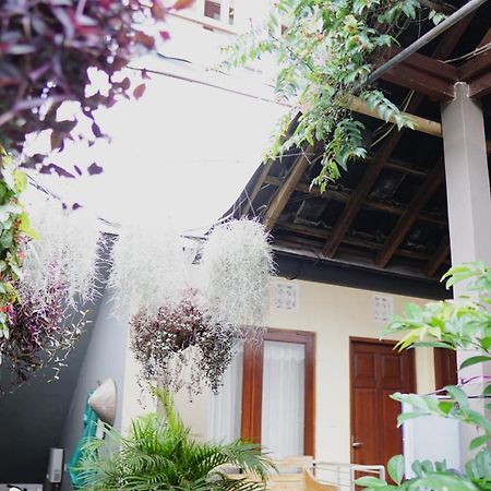 Wahwik'S House Hotel Ubud  Exterior photo